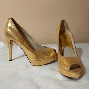 MICHAEL Michael Kors, Gold lamè Platform Peep Toe Pumps, EUC, sz 9M